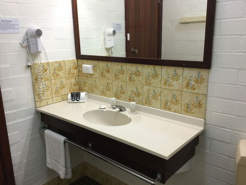 Bayview Motel - Sunshine Coast Guide 4