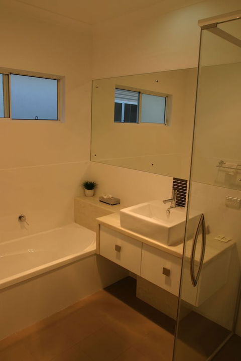 Clearwater Motel Apartments - Sunshine Coast Guide 3