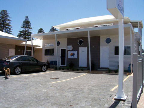 Clearwater Motel Apartments - Sunshine Coast Guide 2