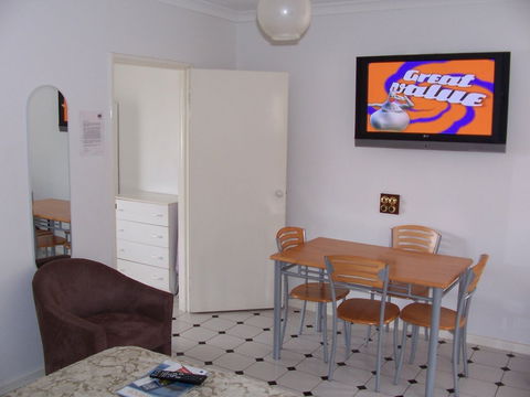 Clearwater Motel Apartments - Sunshine Coast Guide 4