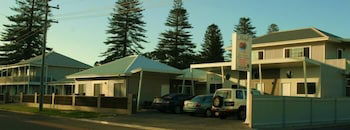 Clearwater Motel Apartments - Sunshine Coast Guide 1