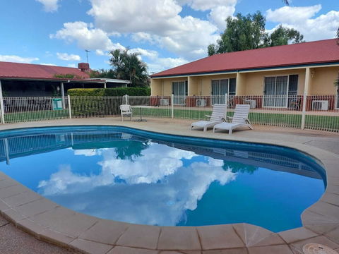 Emerald Explorers Inn - Sunshine Coast Guide 0