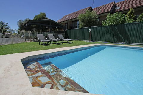 Atlas Motel - Sunshine Coast Guide 2