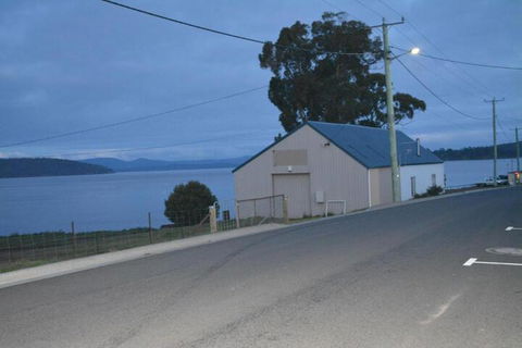 Smugglers Rest Apartments Dover - Sunshine Coast Guide 7