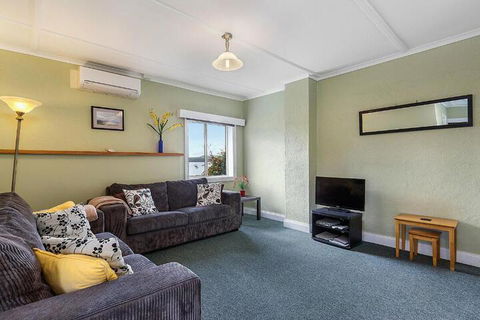 Smugglers Rest Apartments Dover - Sunshine Coast Guide 6