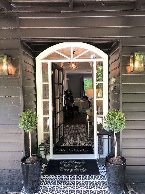 The Dudley Boutique Hotel - Sunshine Coast Guide 0