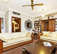 Mandalay Luxury Stay - Sunshine Coast Guide