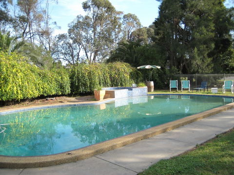 Greenacres Motel - Sunshine Coast Guide 1