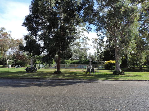 Greenacres Motel - Sunshine Coast Guide 0