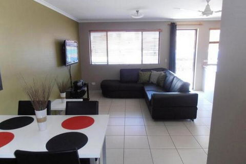Beachside Court Holiday Apartments - Sunshine Coast Guide 5