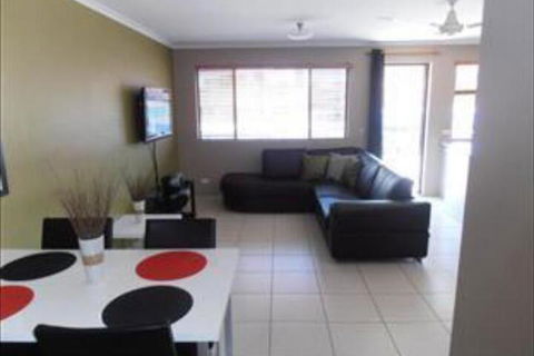 Beachside Court Holiday Apartments - Sunshine Coast Guide 3