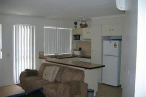 Beachside Court Holiday Apartments - Sunshine Coast Guide 2