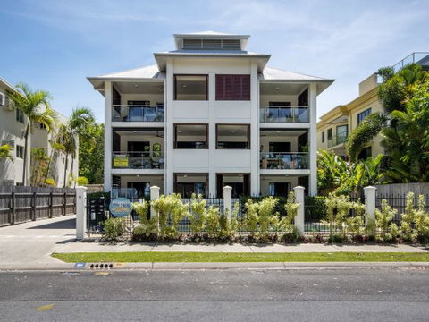 Oceansprey On The Beach - Sunshine Coast Guide 0