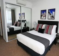 Under the Townsville Sun 694I - Sunshine Coast Guide