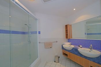 Pacific Royale Penthouse 311 - Sunshine Coast Guide 2