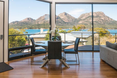At The Bay - Sunshine Coast Guide 2