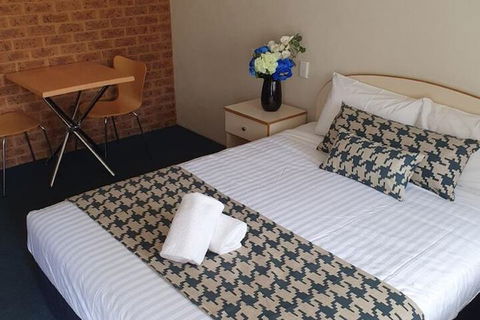 MAS Country Colonial Motor Inn - Sunshine Coast Guide 5
