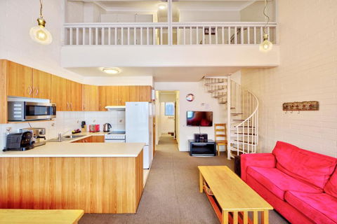 Snow Ski Apartments 16 - Sunshine Coast Guide 4