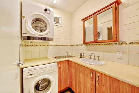 Snow Ski Apartments 16 - Sunshine Coast Guide 5