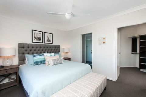 Mollymook Beachfront Penthouse 9 - Sunshine Coast Guide 4