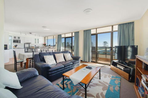 Akuna 23 6 Joffre Street - Sunshine Coast Guide 1