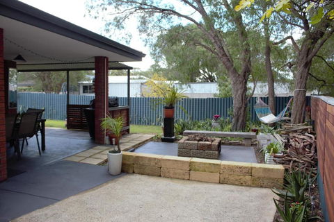 Abbey Beach Cottage - Sunshine Coast Guide 4