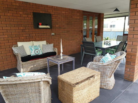 Abbey Beach Cottage - Sunshine Coast Guide 3