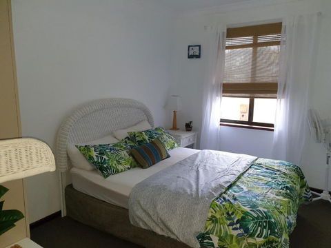 Abbey Beach Cottage - Sunshine Coast Guide 6