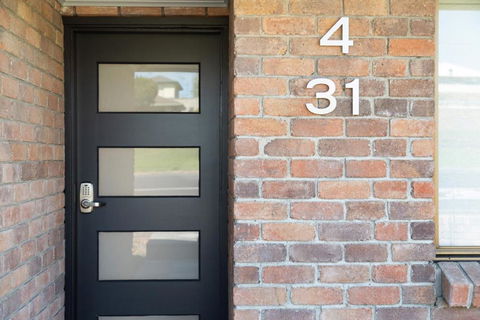 City Four Apartment - Sunshine Coast Guide 2