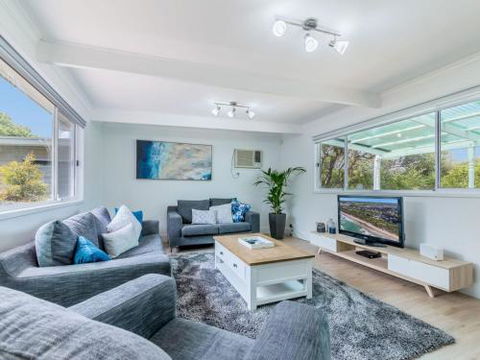 DRIFTAWAY ACROSS FROM SURF BEACH - Sunshine Coast Guide 1