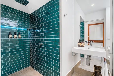 A Perfect Stay - 4 James Cook Apartments - Sunshine Coast Guide 4