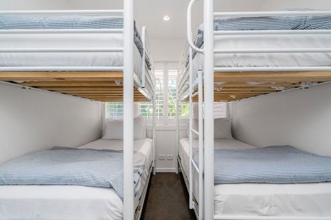 A Perfect Stay - 4 James Cook Apartments - Sunshine Coast Guide 3