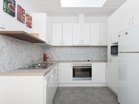 The Croft 11 Boulder Bay Rd Cosy Beach House With Aircon & Only 270m To The Beach - Sunshine Coast Guide 1