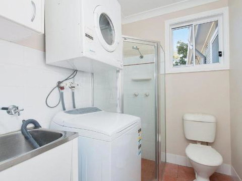 The Croft 11 Boulder Bay Rd Cosy Beach House With Aircon & Only 270m To The Beach - Sunshine Coast Guide 6