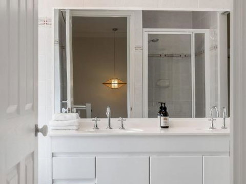 Tradewinds 3 - Sunshine Coast Guide 0