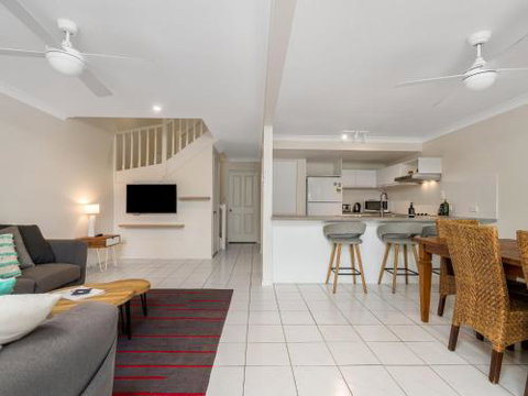 Tradewinds 3 - Sunshine Coast Guide 1