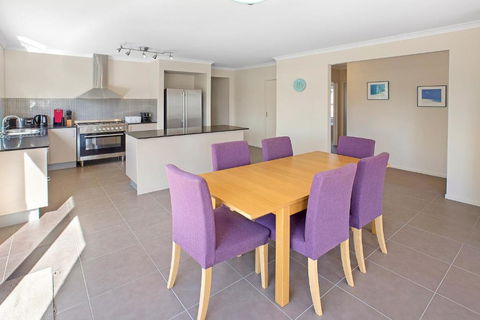 Toonalook Retreat Pet Friendly & Close To Town - Sunshine Coast Guide 6