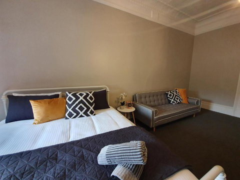 The Royal Hotel - Sunshine Coast Guide 4