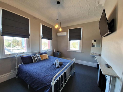 The Royal Hotel - Sunshine Coast Guide 3