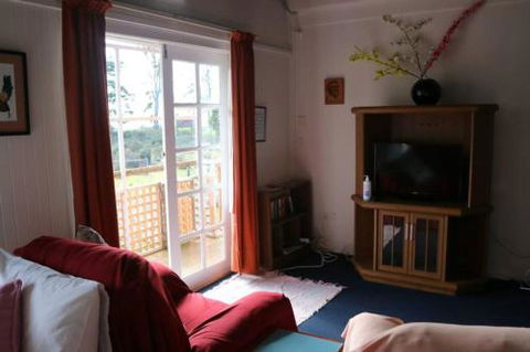 Wind Song Mountain Retreat - Sunshine Coast Guide 0