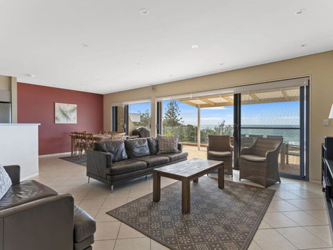 Aqua Shores Penthouse - Sunshine Coast Guide 3