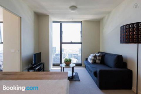 A Cozy CBD Suite With Spectacular City Views - Sunshine Coast Guide 1