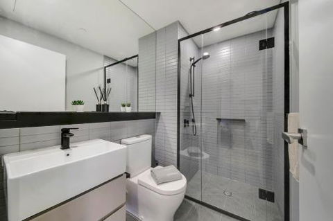 A Modern 2BR Apt 5 Min Walk To Melbourne Central - Sunshine Coast Guide 2