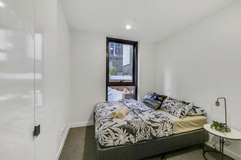 A Modern 2BR Apt 5 Min Walk To Melbourne Central - Sunshine Coast Guide 3