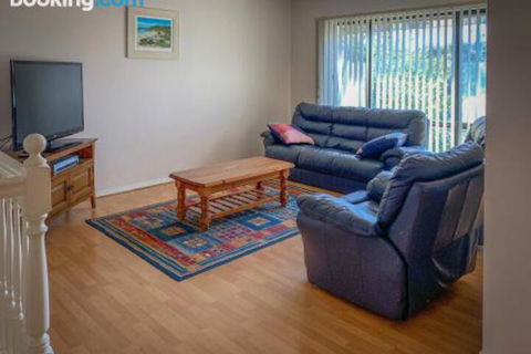 Endeavour 6 - Sunshine Coast Guide 5