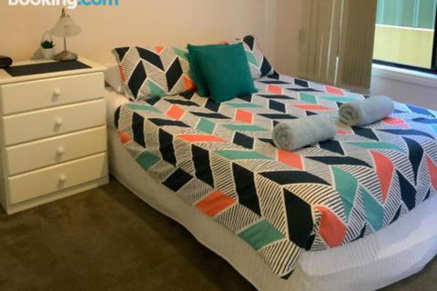 Endeavour 6 - Sunshine Coast Guide 2