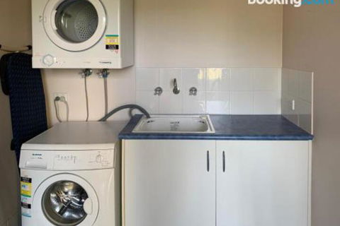 Endeavour 6 - Sunshine Coast Guide 0