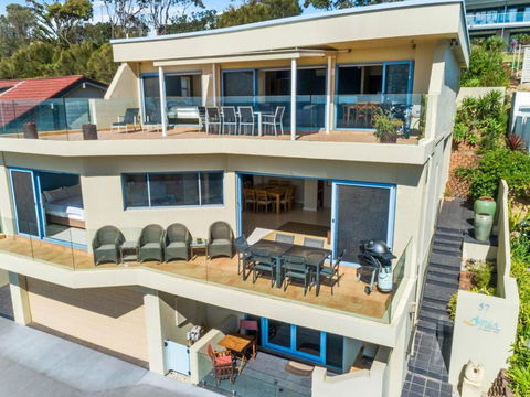 Aqua Shores Award Winning Apartment - Sunshine Coast Guide 2