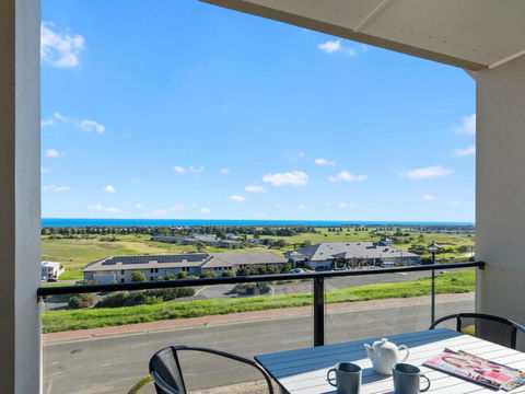 Tickys Dream 18 Turnberry Drive - Sunshine Coast Guide 1