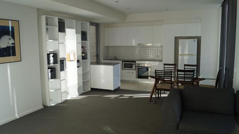 Canberra CBD Metropolitan - Sunshine Coast Guide 2